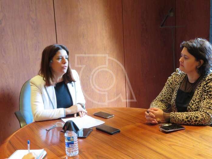 Carmen Hernández y Celeste López, este viernes tras el Pleno (Foto TA)