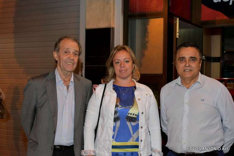 Valido (d), en una imagen de archivo junta a Sonsoles Marín y José Suárez (Foto TA)