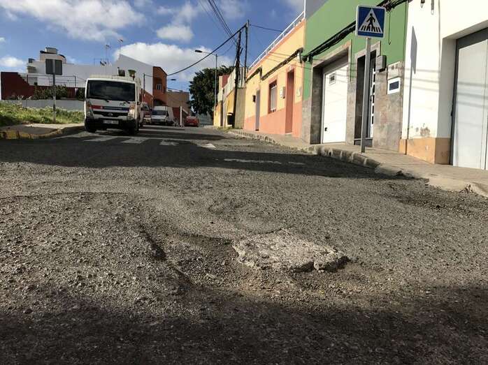 El candidato de Ciuca visitó este viernes el barrio para hablar con los vecinos (Foto TA)