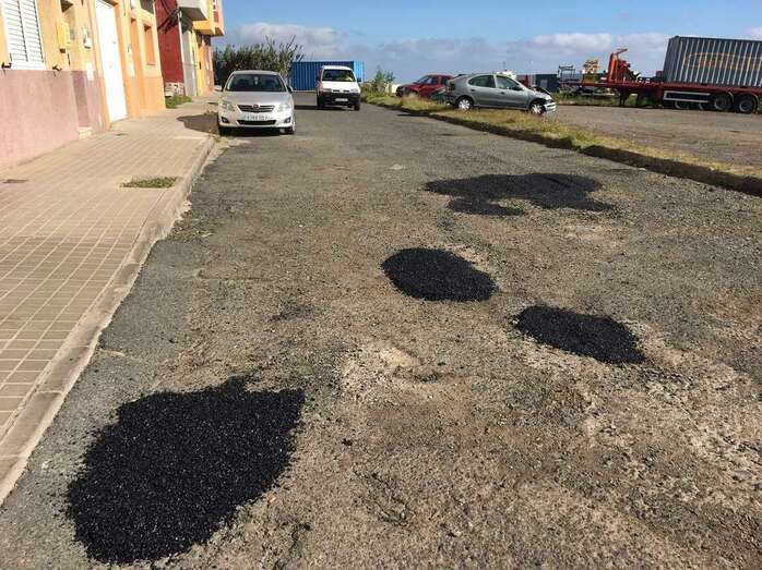 Obras acometidas de rebacheo en calles de Lomo Bristol (Foto TA)
