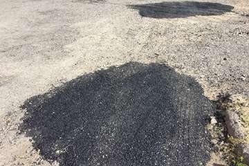 Vías y Obras rebachea calles en Lomo Bristol (Foto TA)