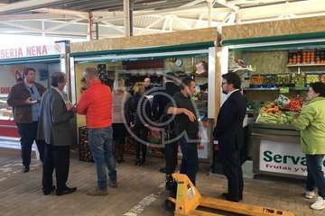 Antona se reúne con empresarios de Telde, visita el Mercado Municipal y la finca Los Olivos (Foto TA)