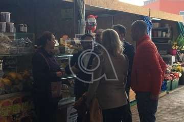 Antona se reúne con empresarios de Telde, visita el Mercado Municipal y la finca Los Olivos (Foto TA)