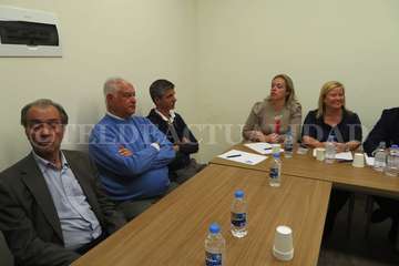 Antona se reúne con empresarios de Telde, visita el Mercado Municipal y la finca Los Olivos (Foto TA)