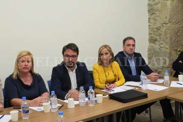 Antona se reúne con empresarios de Telde, visita el Mercado Municipal y la finca Los Olivos (Foto TA)