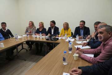 Antona se reúne con empresarios de Telde, visita el Mercado Municipal y la finca Los Olivos (Foto TA)