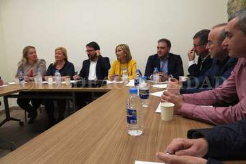 Antona se reúne con empresarios de Telde, visita el Mercado Municipal y la finca Los Olivos (Foto TA)