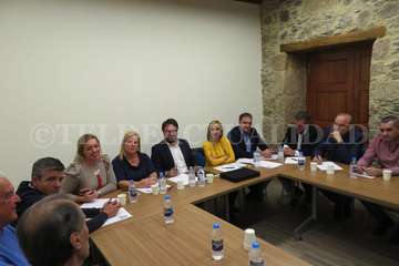 Antona se reúne con empresarios de Telde, visita el Mercado Municipal y la finca Los Olivos (Foto TA)