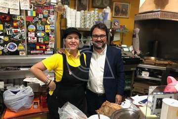 Antona se reúne con empresarios de Telde, visita el Mercado Municipal y la finca Los Olivos (Foto TA)