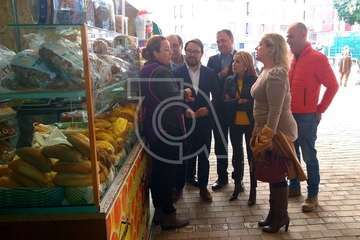 Antona se reúne con empresarios de Telde, visita el Mercado Municipal y la finca Los Olivos (Foto TA)