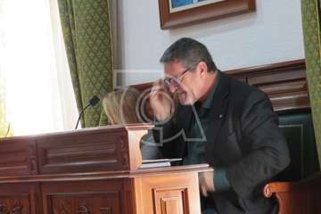 Gregorio Viera visibiliza en el Pleno la brecha del grupo municipal socialista en dos bandos (Foto TA)