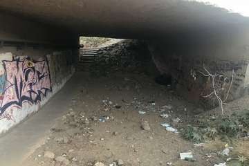 El pasaje subterráneo entre Picachos y La Vega, lleno de inmundicia (Foto TA)
