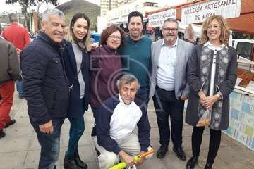  La subdelegada del Gobierno palpa la situación del mercadillo dominical de Jinámar (Foto TA)