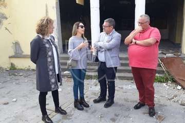  La subdelegada del Gobierno palpa la situación del mercadillo dominical de Jinámar (Foto TA)