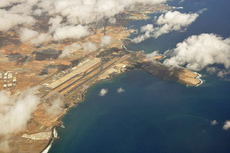 Vista aérea de la zona oriental de Gran Canaria, donde se encuentra la zona de Gando (Foto TA)