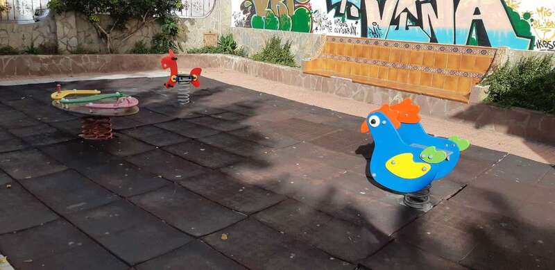 Vista del renovado parque infantil de La Viña (Foto TA)