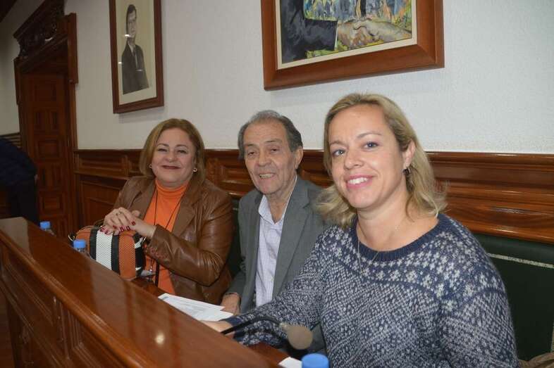 Sonsoles Martín, José Suárez y Mari Carmen Castellano, concejales del PP (Foto TA)