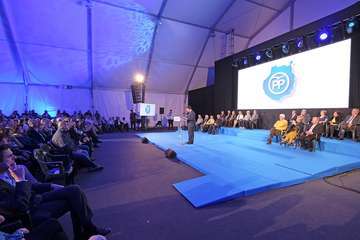 El PP hace 'leyenda' del partido al militante teldense Antonio Guedes (Foto TA y Acfi Press)