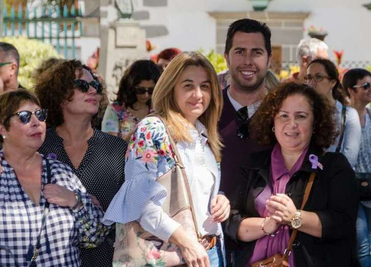 Dos de los cuatro ediles del PSOE de Telde en la concentración del pasado  año (Foto TA)