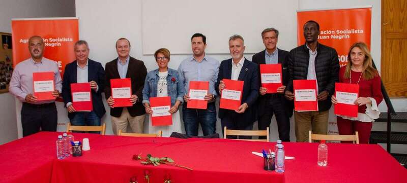 Momento de la firma del documento (Foto TA)