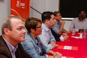 Los socialistas presentan y firman el documento Compromiso por Telde (Foto TA)