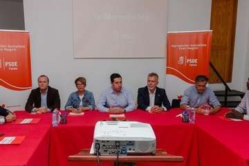 Los socialistas presentan y firman el documento Compromiso por Telde (Foto TA)