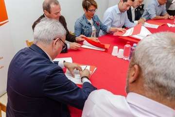 Los socialistas presentan y firman el documento Compromiso por Telde (Foto TA)