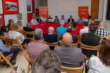 Los socialistas presentan y firman el documento Compromiso por Telde (Foto TA)