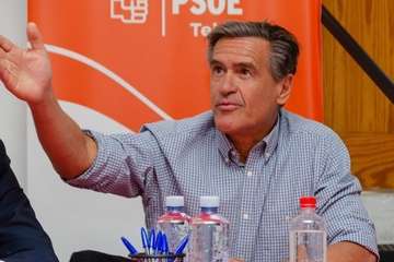 Los socialistas presentan y firman el documento Compromiso por Telde (Foto TA)