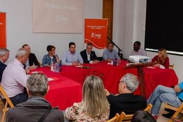 Los socialistas presentan y firman el documento Compromiso por Telde (Foto TA)