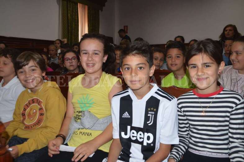 Los alumnos de 4Âº de Primaria del CEIP San Juan, este viernes en el Pleno (Foto TA)