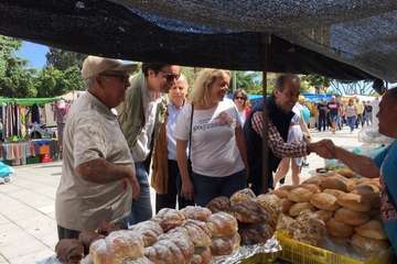 Visita del PP al mercadillo dominical de Jinámar (Foto TA)