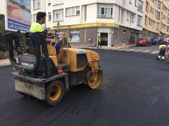 Imagen de archivo de unas obras de asfaltado en Telde (Foto TA)
