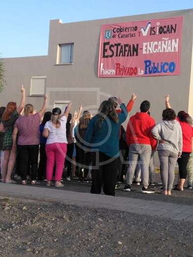 Protesta de inquilinos de viviendas sociales de El Caracol (Foto TA)