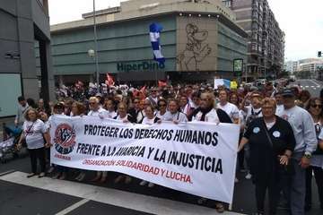 Los inquilinos de Visocan en Telde y de la RSP de Jinámar, en la protesta capitalina del Primero de Mayo (Foto TA)
