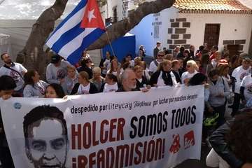 Los inquilinos de Visocan en Telde y de la RSP de Jinámar, en la protesta capitalina del Primero de Mayo (Foto TA)