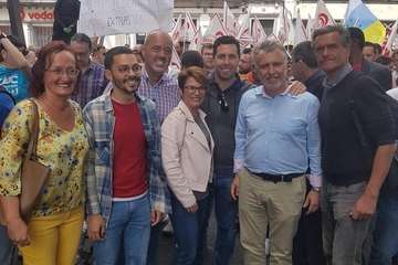 Socialistas grancanarios en la protesta (Foto TA)