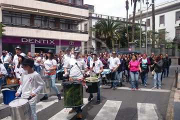Los inquilinos de Visocan en Telde y de la RSP de Jinámar, en la protesta capitalina del Primero de Mayo (Foto TA)