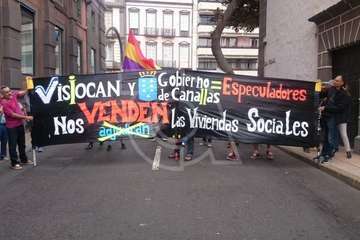 Los inquilinos de Visocan en Telde y de la RSP de Jinámar, en la protesta capitalina del Primero de Mayo (Foto TA)