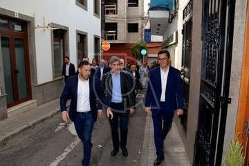 Clavijo palpa en Telde las necesidades de su zona comercial abierta (Foto TA)