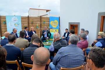 Clavijo palpa en Telde las necesidades de su zona comercial abierta (Foto TA)