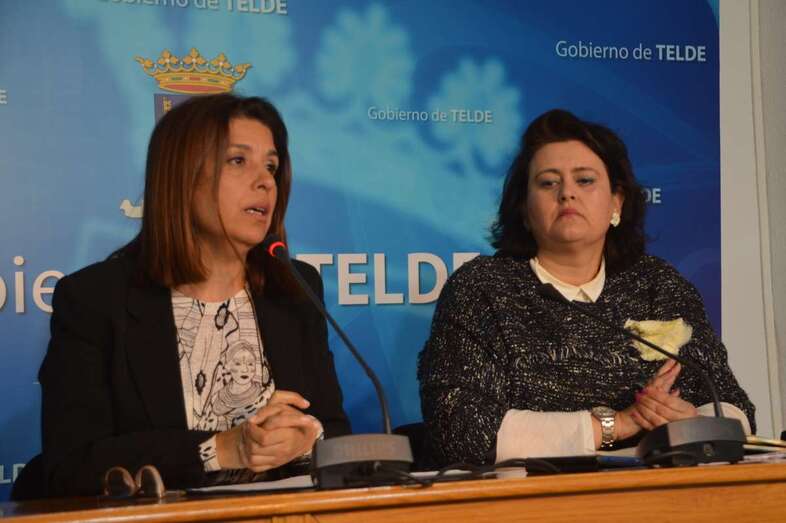 La alcaldesa Carmen Hernández y la concejala Celeste López (Foto TA)