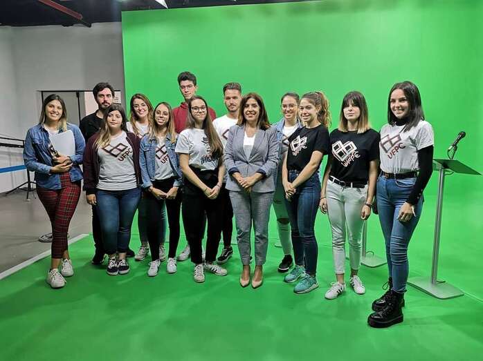 La alcaldesa de Telde y candidata a la reelección con alumnos de la UFP (Foto TA)
