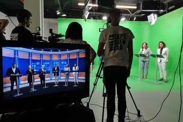 La alcaldesa Carmen Hernández, en un debate político de la Universidad Fernando Pessoa (Foto TA)