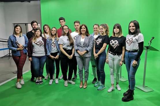La alcaldesa Carmen Hernández, en un debate político de la Universidad Fernando Pessoa (Foto TA)