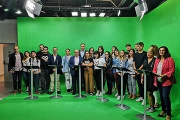 La alcaldesa Carmen Hernández, en un debate político de la Universidad Fernando Pessoa (Foto TA)