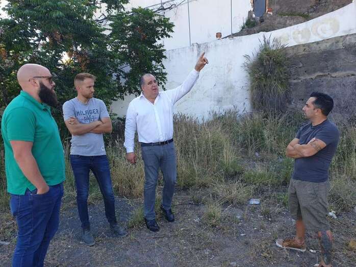 Martel recorrió La Solana acompañado por otros miembros de Juntos por Telde (Foto TA)