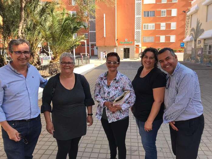 Juan Francisco Artiles y Álvaro Monzón con miembros de su equipo en Las Remudas (Foto TA)