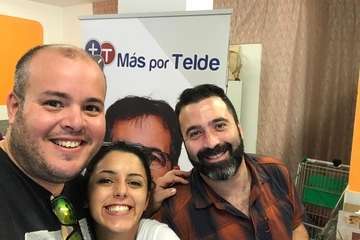 Más por Telde reparte dípticos informativos por todo el municipio y continúa ensobrando papeletas (Foto TA)