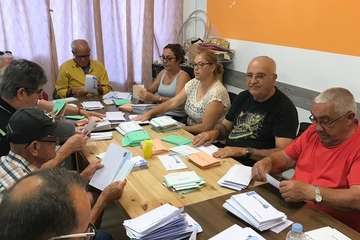 Más por Telde reparte dípticos informativos por todo el municipio y continúa ensobrando papeletas (Foto TA)